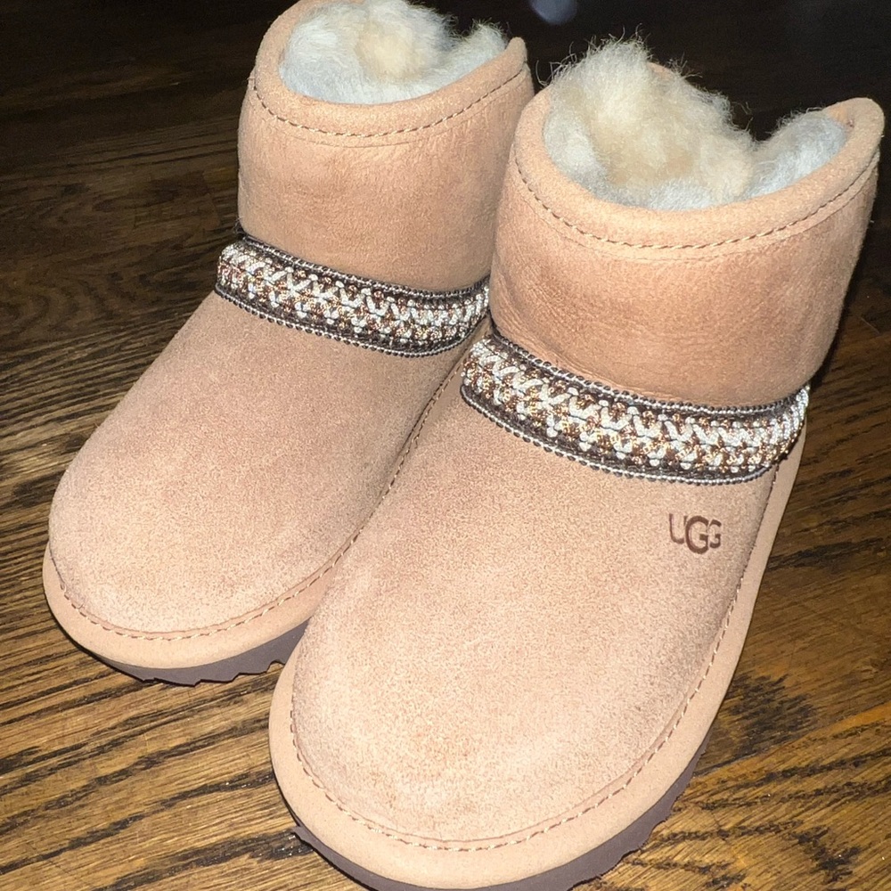 UGG Chestnut Suede Boots with Knit Accent